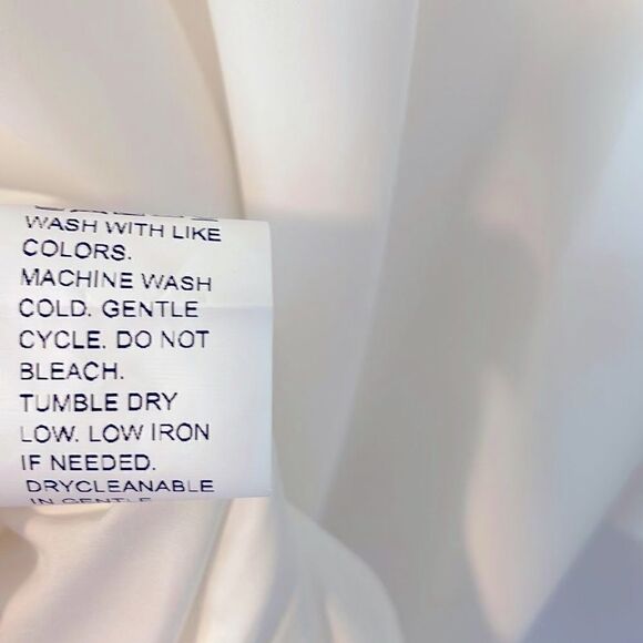 White dress with lace, spaghetti straps, and lining, new without tags - Picture 13 of 13